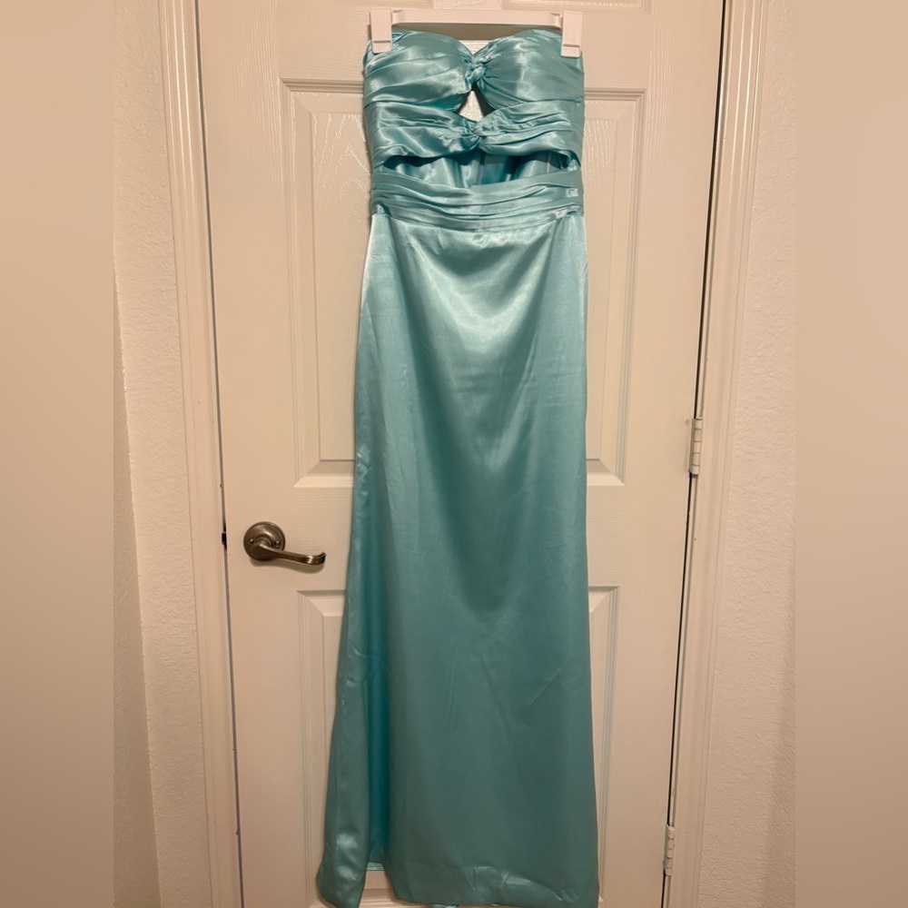 Elegant Aqua/Teal Strapless Dress